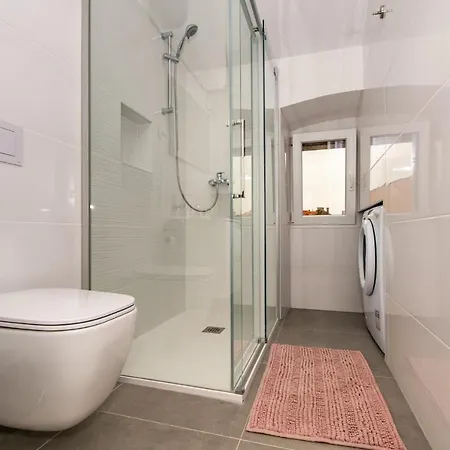 Apartman Antique Center *