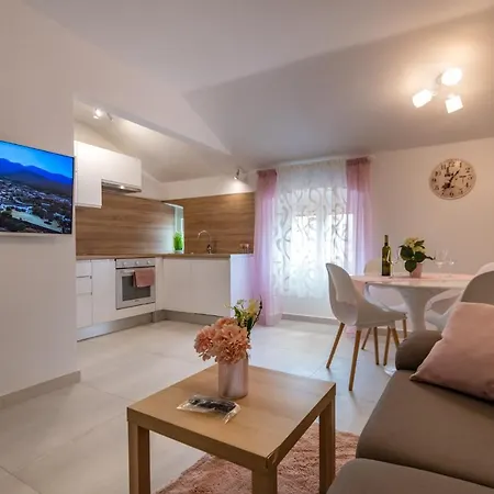 Apartman Antique Center *