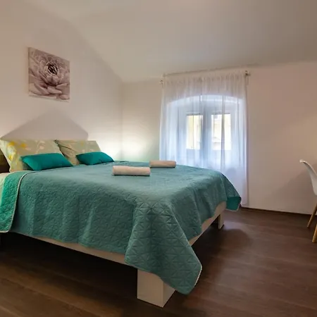 Antique Center * Pola