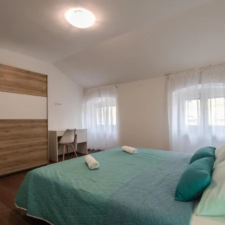 Antique Center * Pula