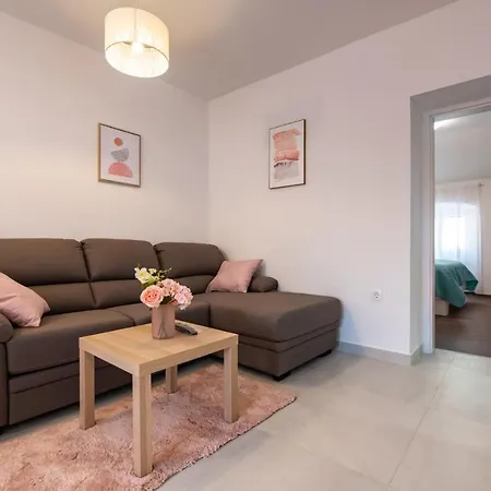 Antique Center * Pola