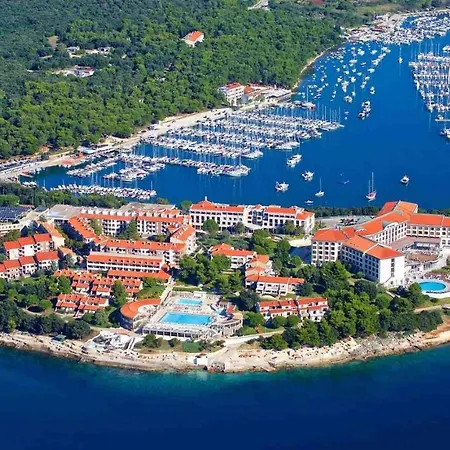 Antique Center Апартаменти *