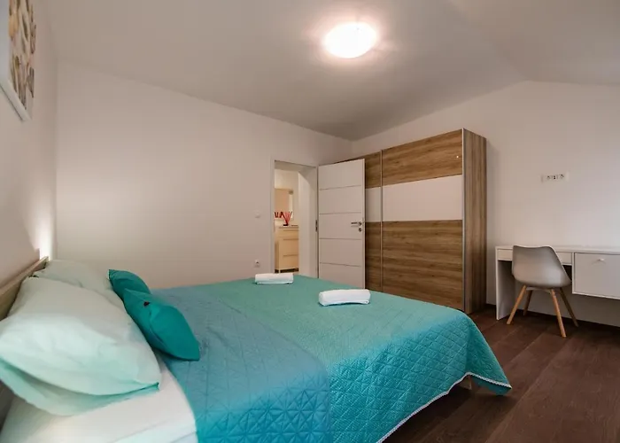 Apartman Antique Center *