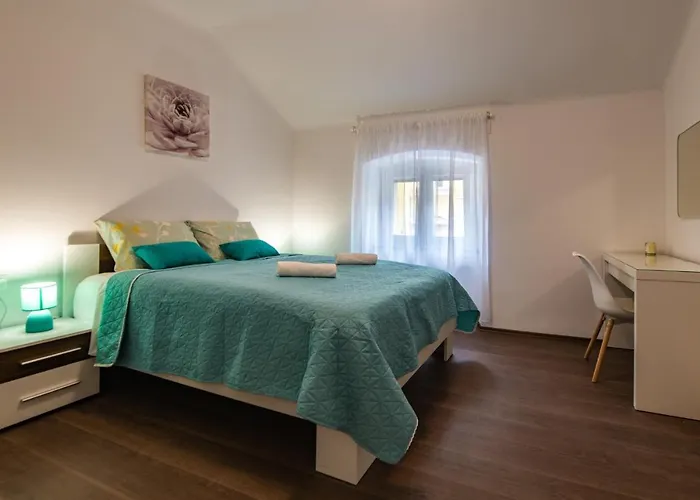 Antique Center * Pula