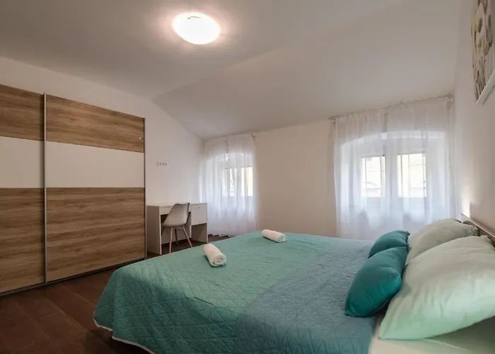 Antique Center * Pula